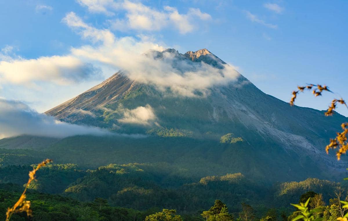 TNGM Bantah Hoaks Pembukaan Merapi, Pendakian Tetap Ditutup Total