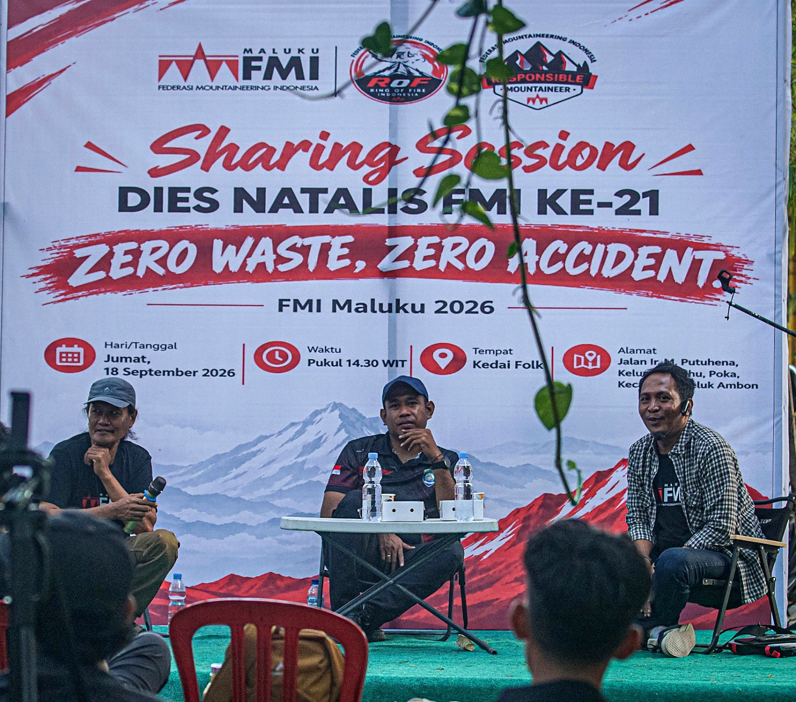 Sesi sharing Dies Natalis FMI ke-21 bertema Zero Waste, Zero Accident di Kedai Folk, Teluk Ambon. (Dokumentasi FMI Maluku)